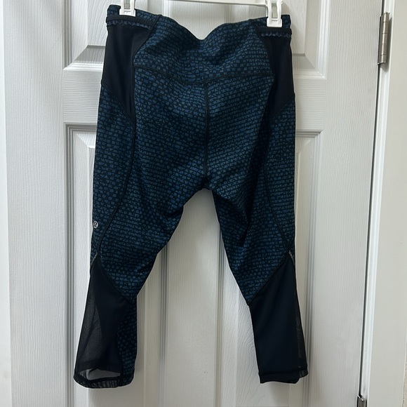 Lululemon Free Runner Crop (19") - Picture 10 of 16